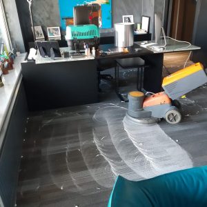 Gürpak Temizlik Tuzla Yerinde Ofis Halı Yıkama. Kuru köpük teknolojisi ile aynı gün kuruma garantisi. Hemen Arayın !